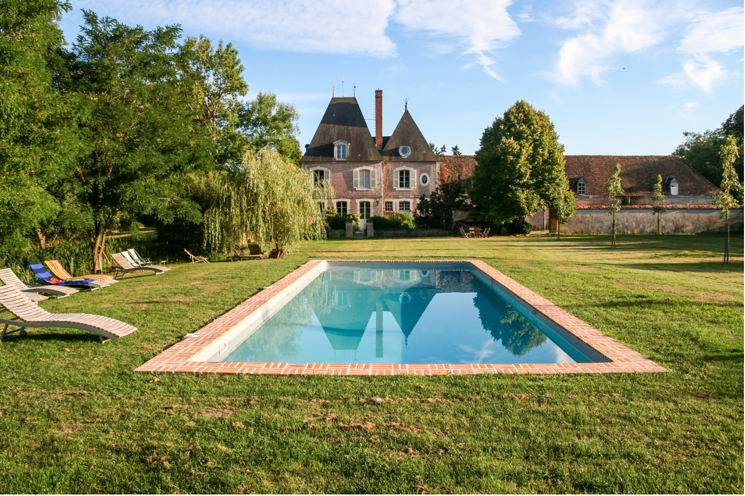 10 Castelli da Affittare per una Vacanza da Favola in Europa